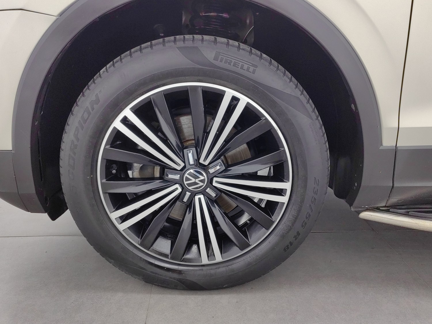 Used Volkswagen Tiguan L 2021 2.0 AT