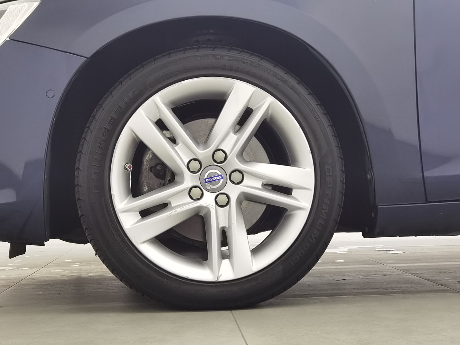 Used Volvo V60 2015 2.0 AT