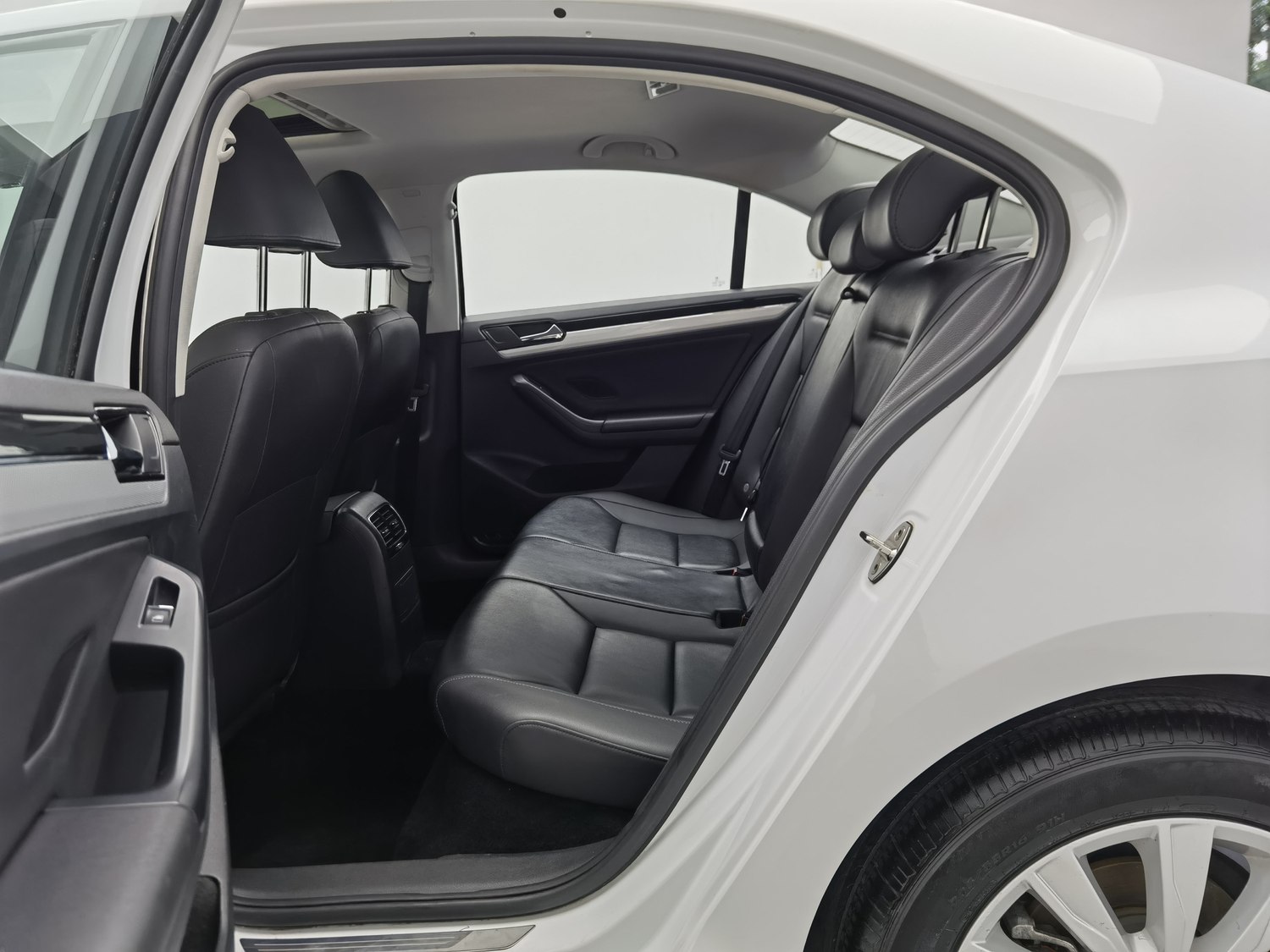 Used Volkswagen Sagitar 2015 1.6 AT