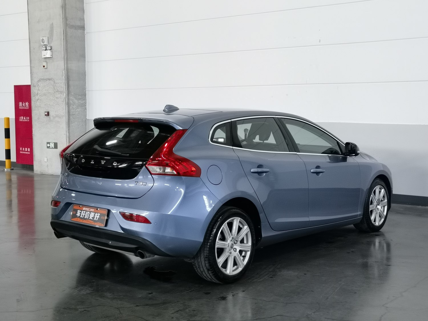 Used Volvo V40 2018 1.5 AT