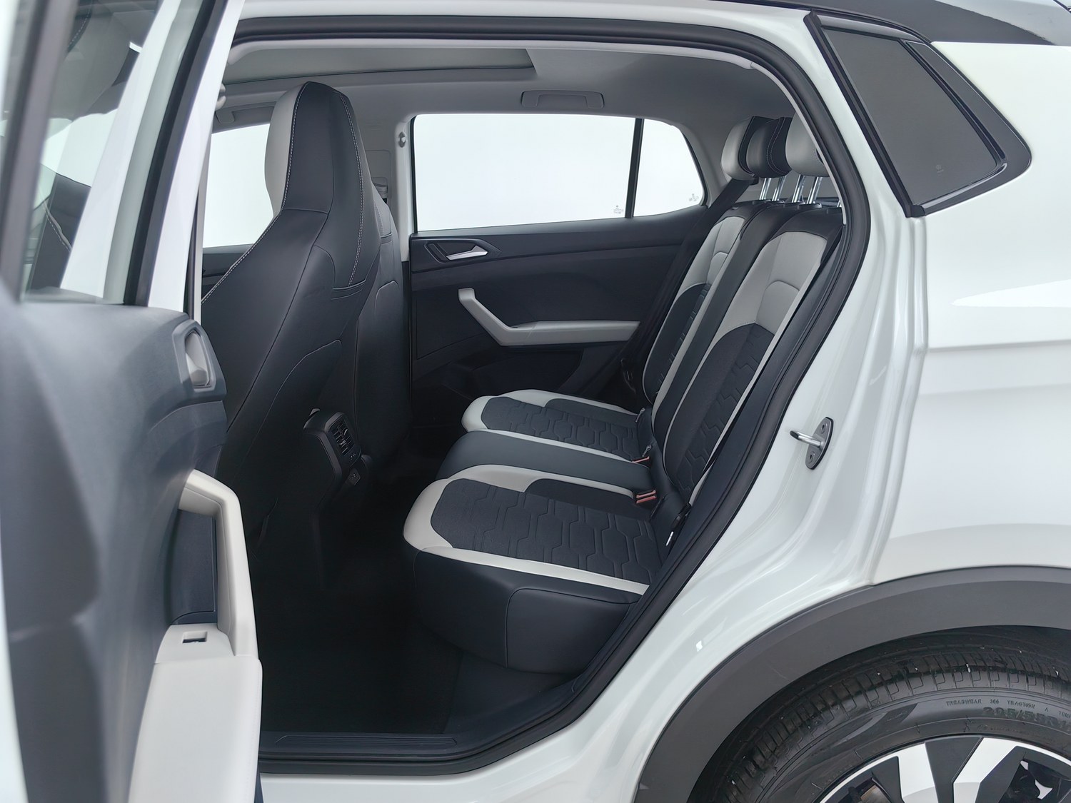Used Volkswagen Tharu 2026 1.5 AT