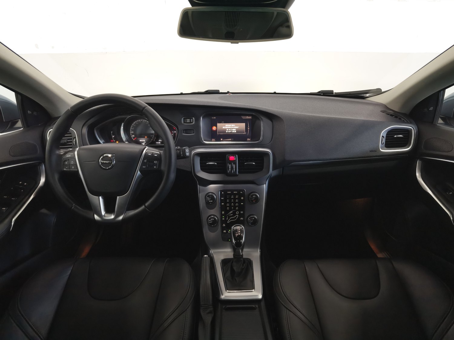 Used Volvo V40 2018 1.5 AT