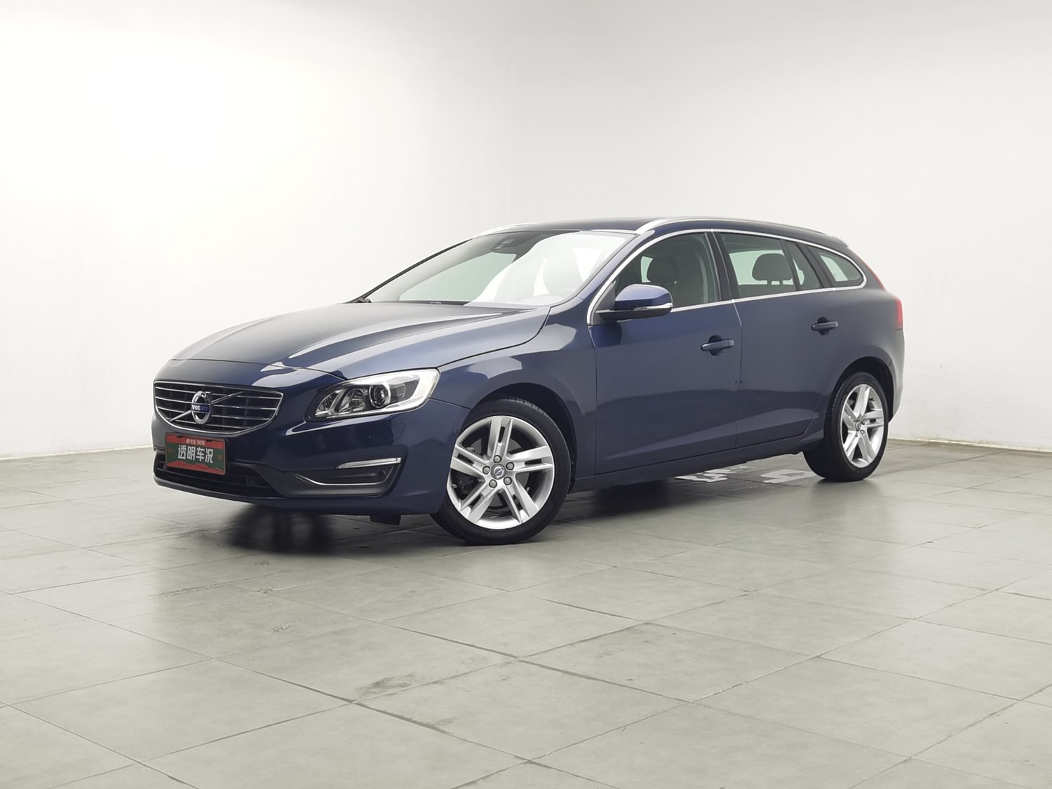Used Volvo V60 2015 2.0 AT