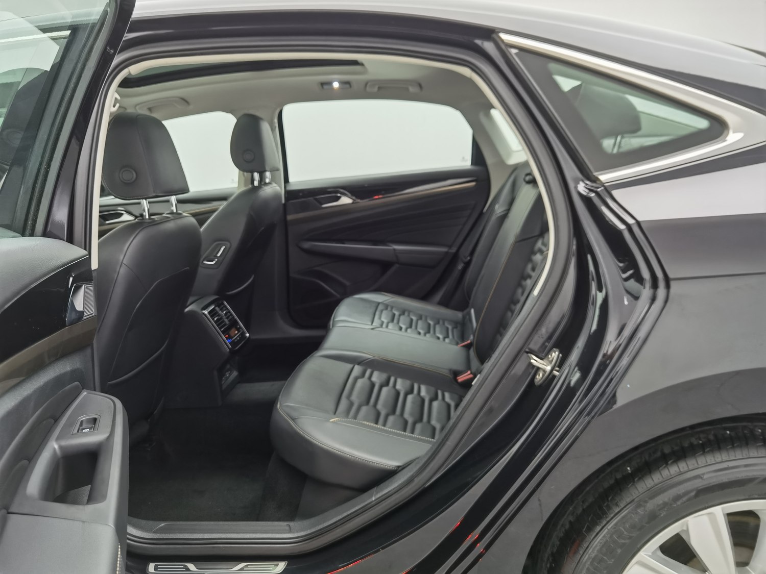 Used Volkswagen Passat 2021 2.0 AT