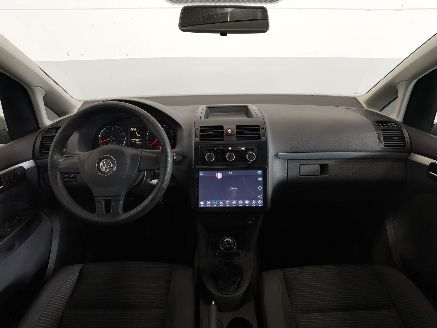 Used Volkswagen Touran 2015 1.6 MT