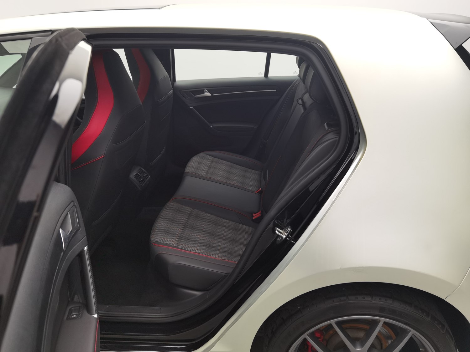 Used Volkswagen Golf GTI 2018 2.0 AT