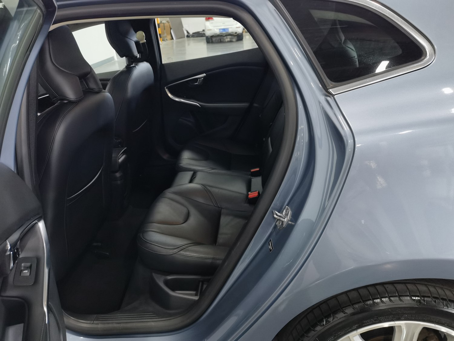 Used Volvo V40 2018 1.5 AT