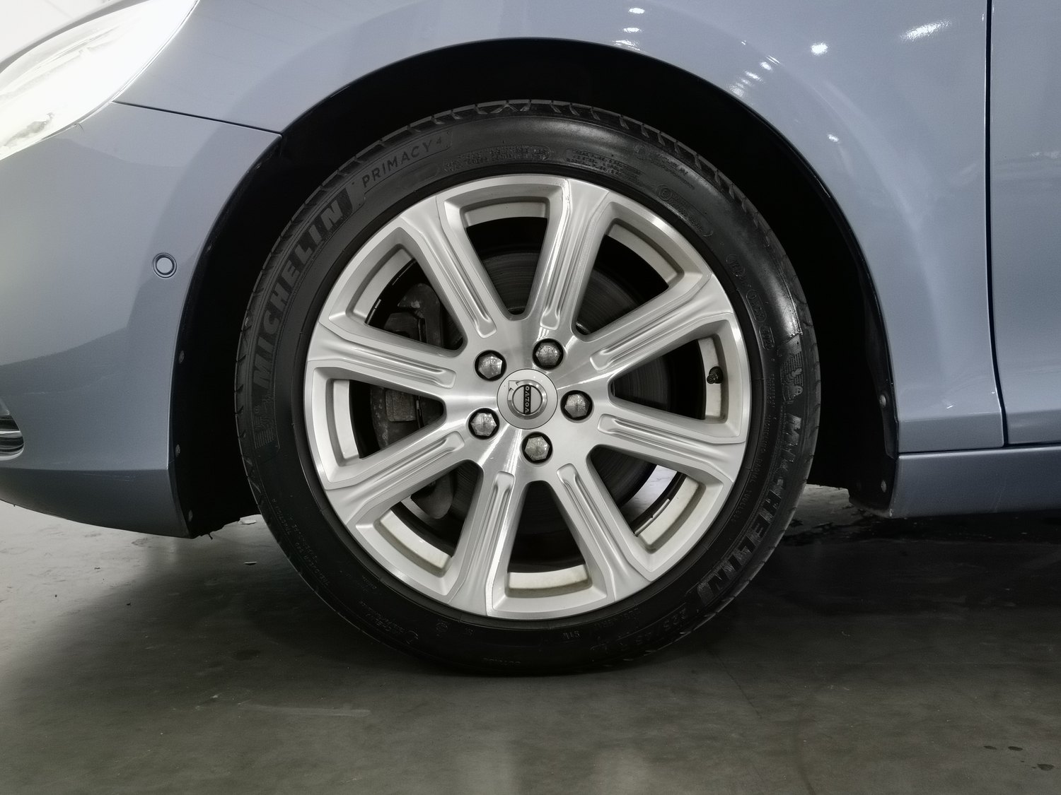 Used Volvo V40 2018 1.5 AT