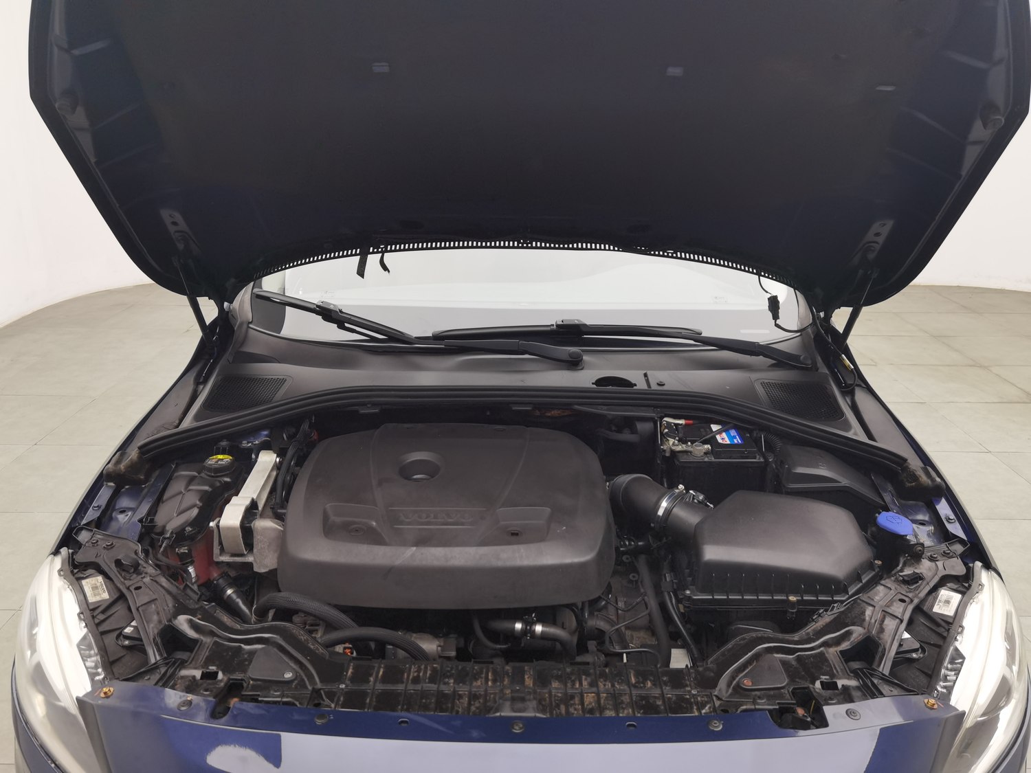Used Volvo V60 2015 2.0 AT
