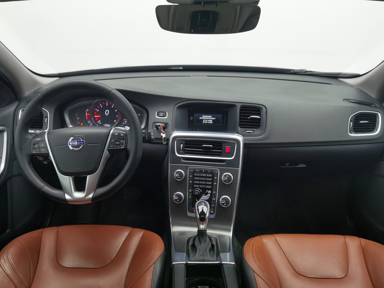 Used Volvo V60 2015 2.0 AT