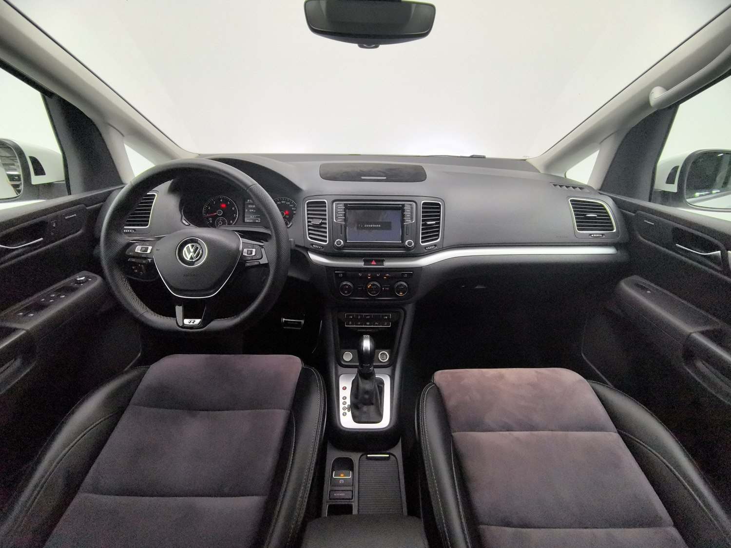 Used Volkswagen Sharan 2017 2.0 AT