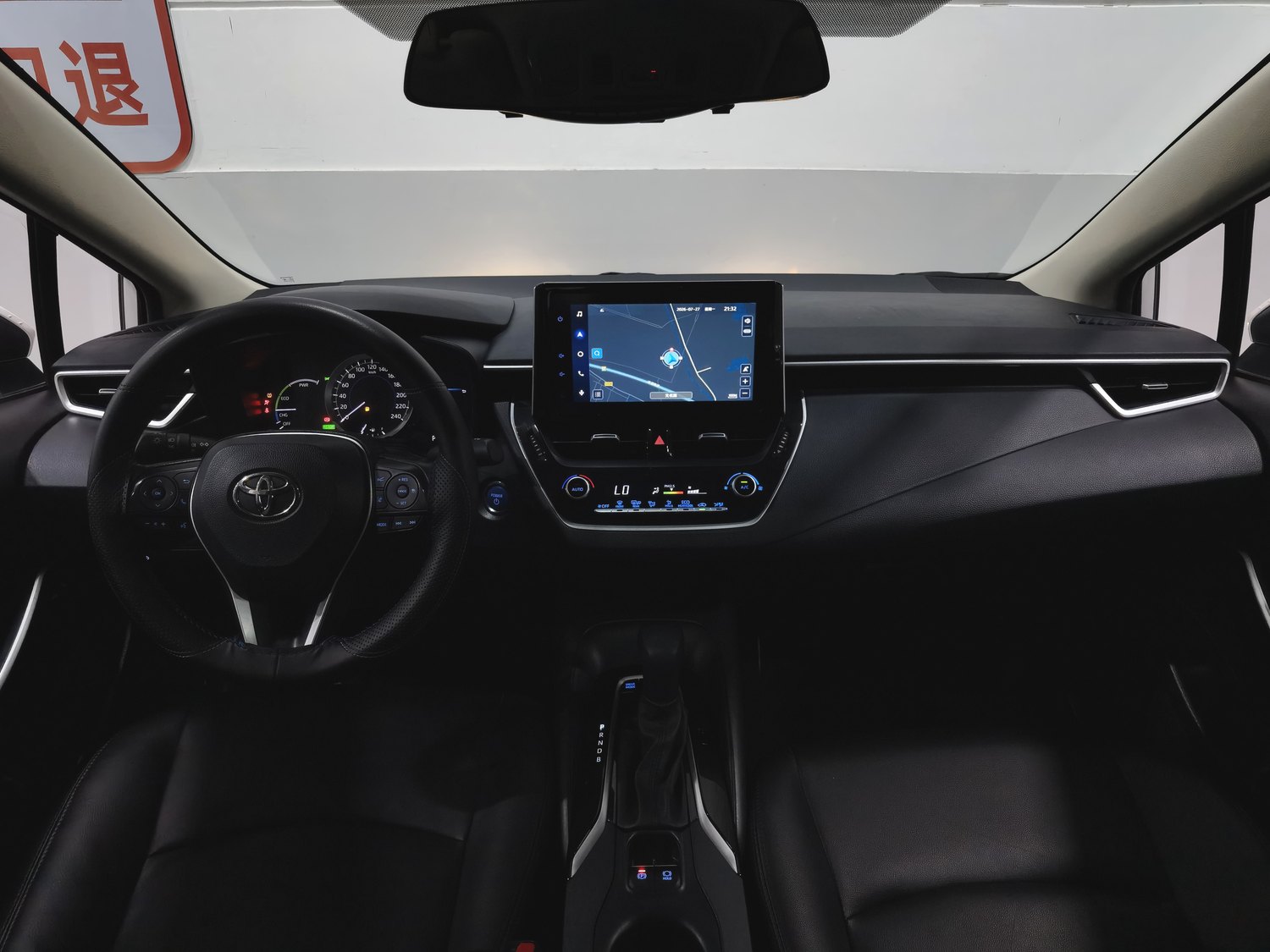 Подержанный Toyota Corolla 2021 года выпуска, 1.8 AT