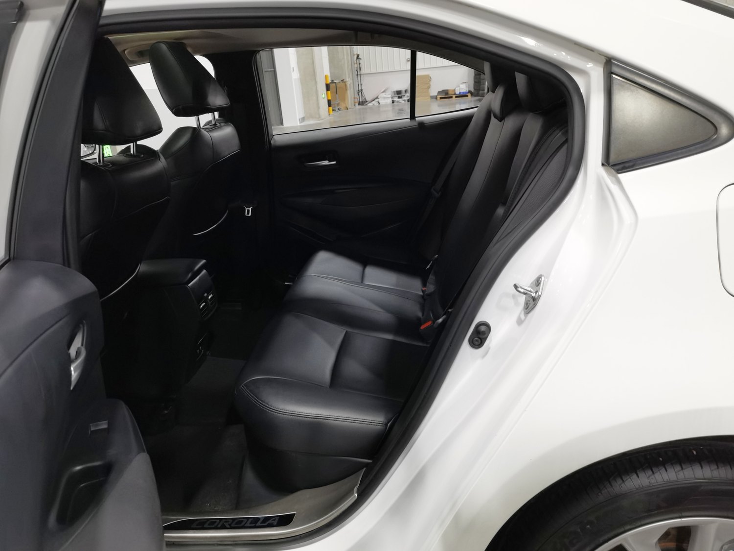 Подержанный Toyota Corolla 2021 года выпуска, 1.8 AT