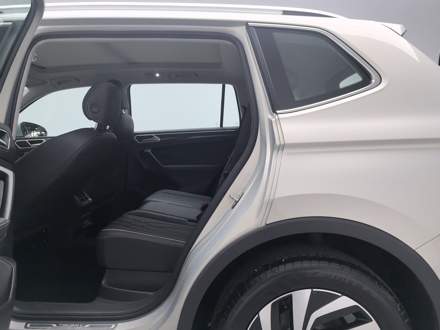 Volkswagen Tiguan L 2022 2.0 AT d'occasion
