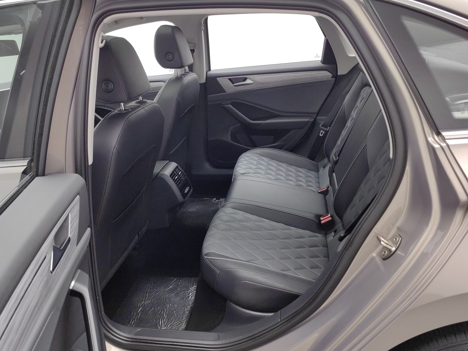 Used Volkswagen Sagitar 2024 1.5 AT