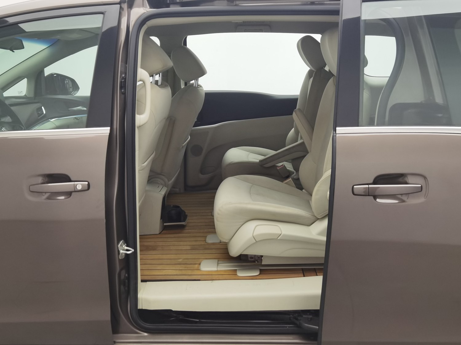 Used Buick GL8 2022 2.0 AT
