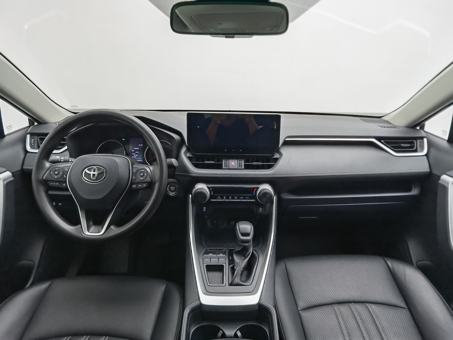 Used Toyota RAV4 2023 2.0 AT
