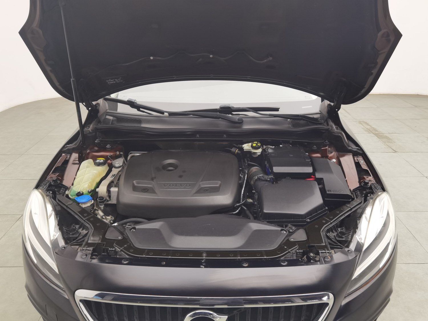 Used Volvo V40 2017 1.5 AT