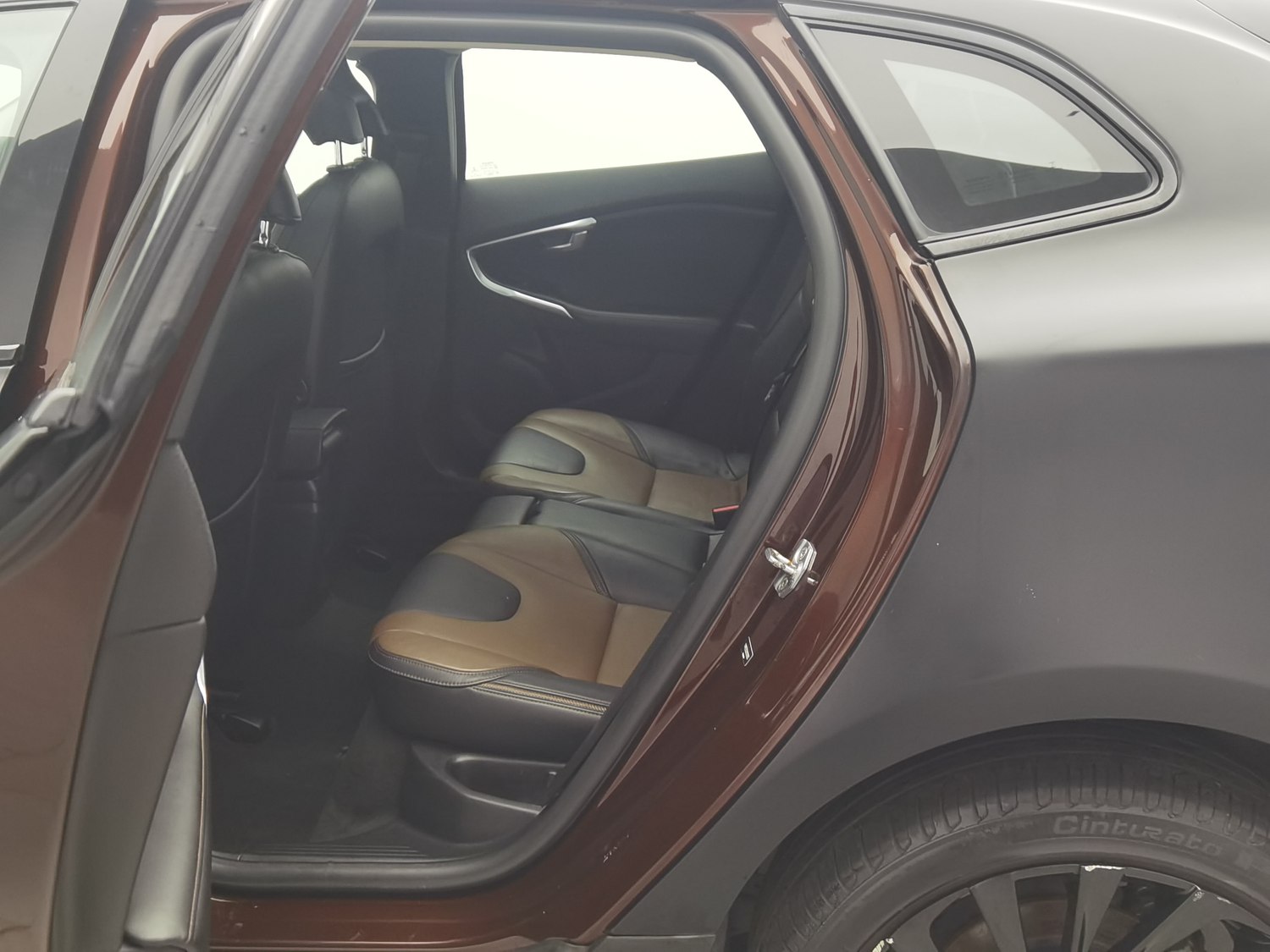 Used Volvo V40 2017 1.5 AT