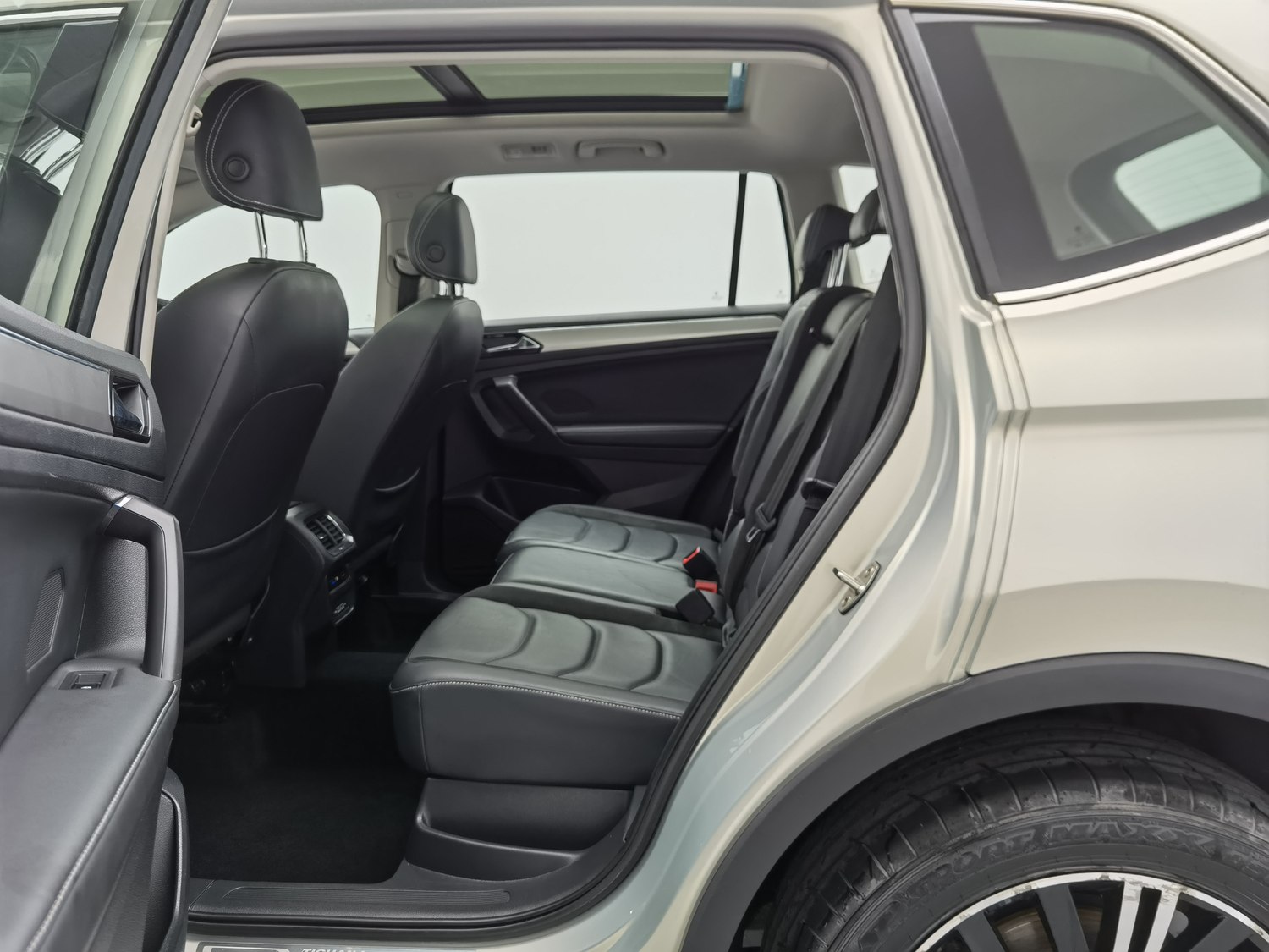 Used Volkswagen Tiguan L 2019 2.0 AT