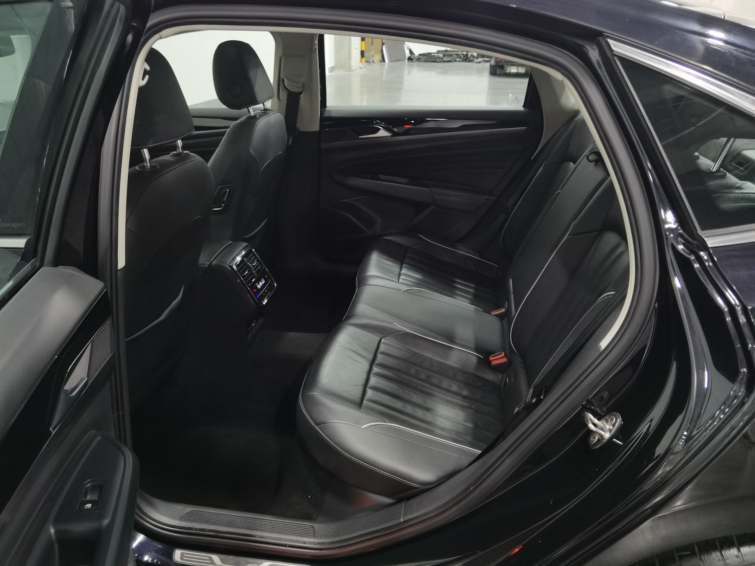 Used Volkswagen Passat 2023 2.0 AT