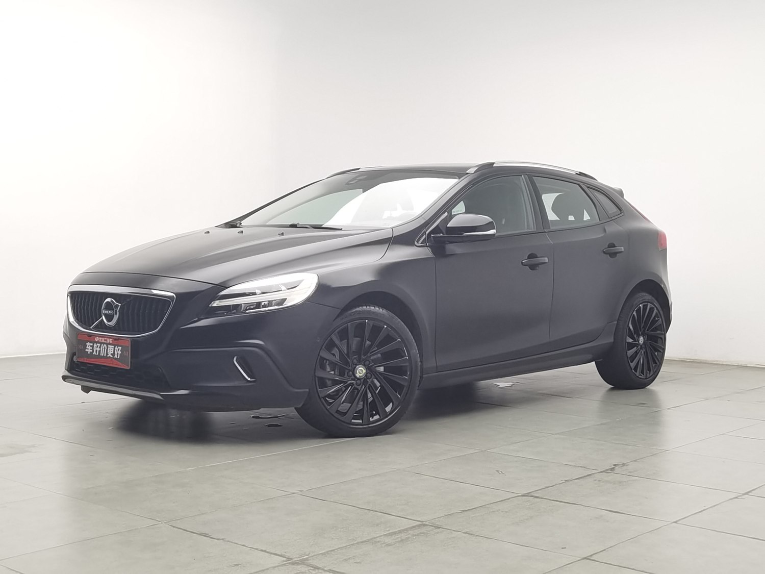 Used Volvo V40 2017 1.5 AT