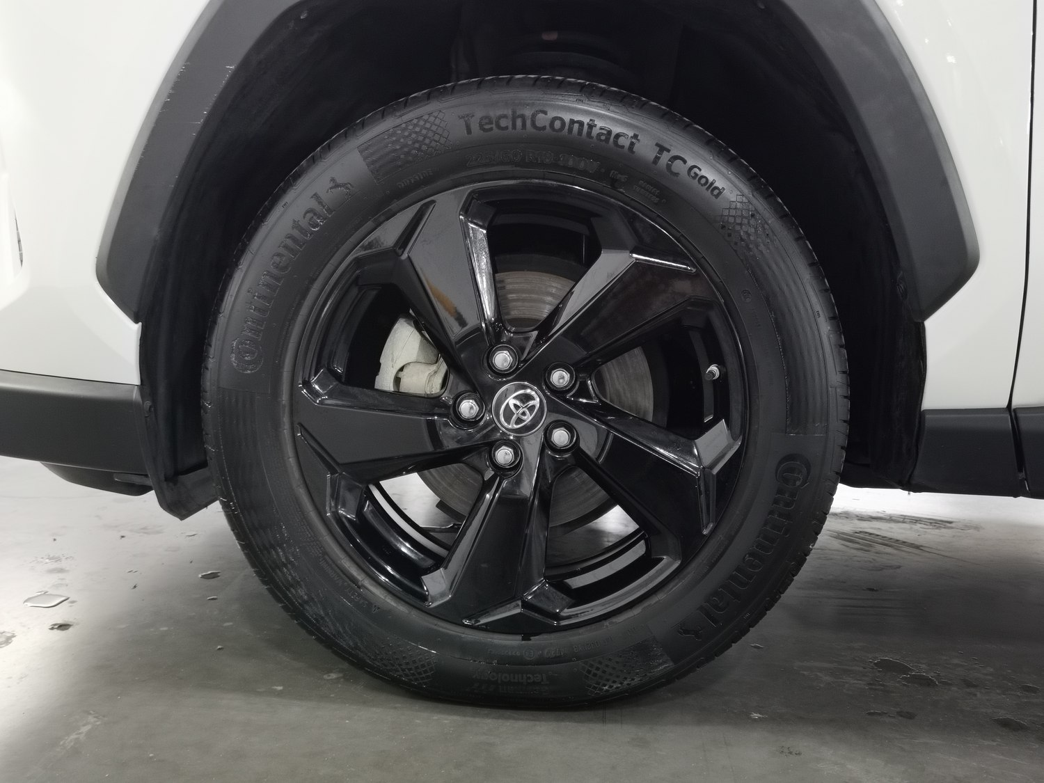 Used Toyota RAV4 2020 2.5 AT