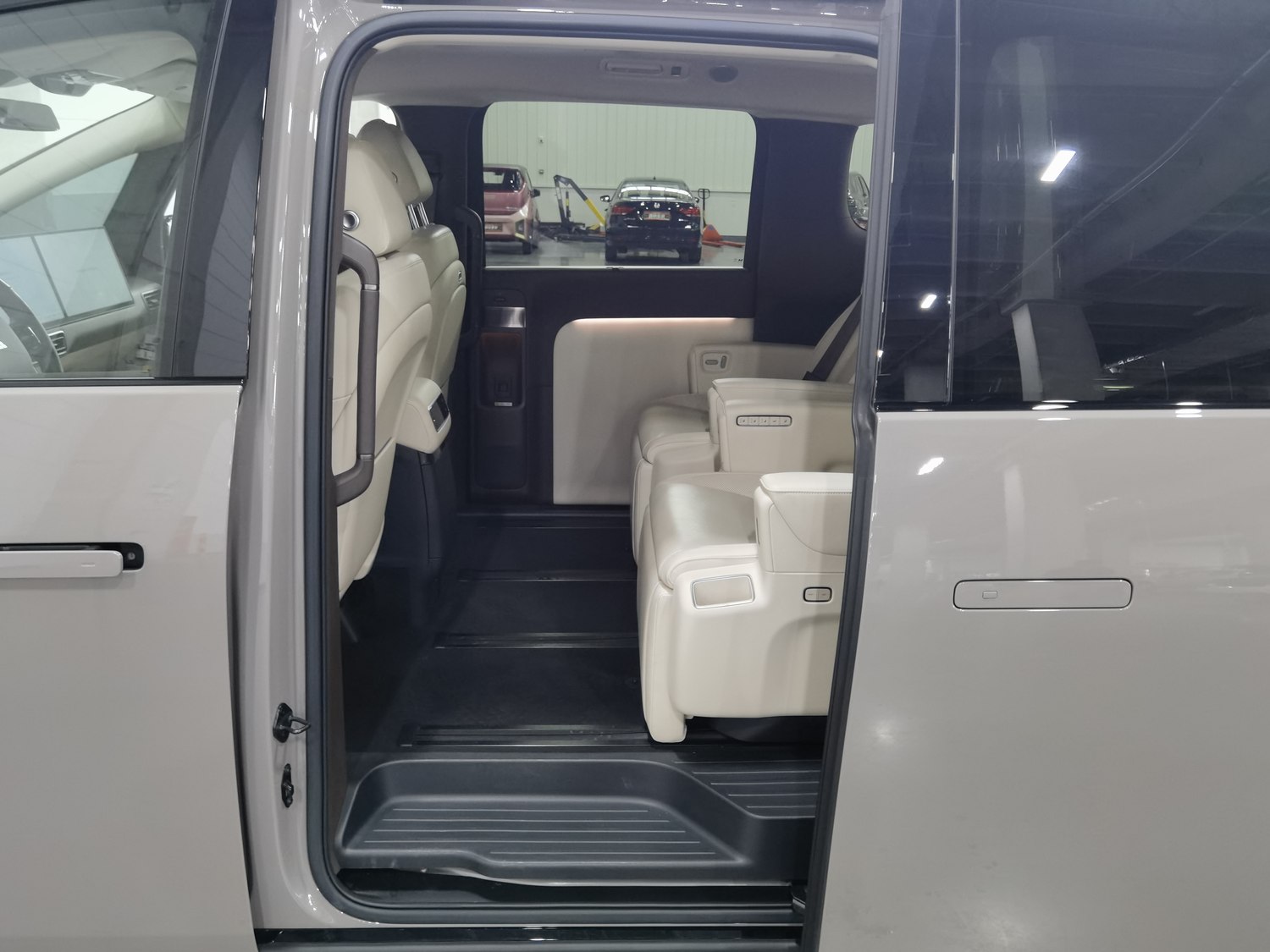 Used Li Auto MEGA 2024