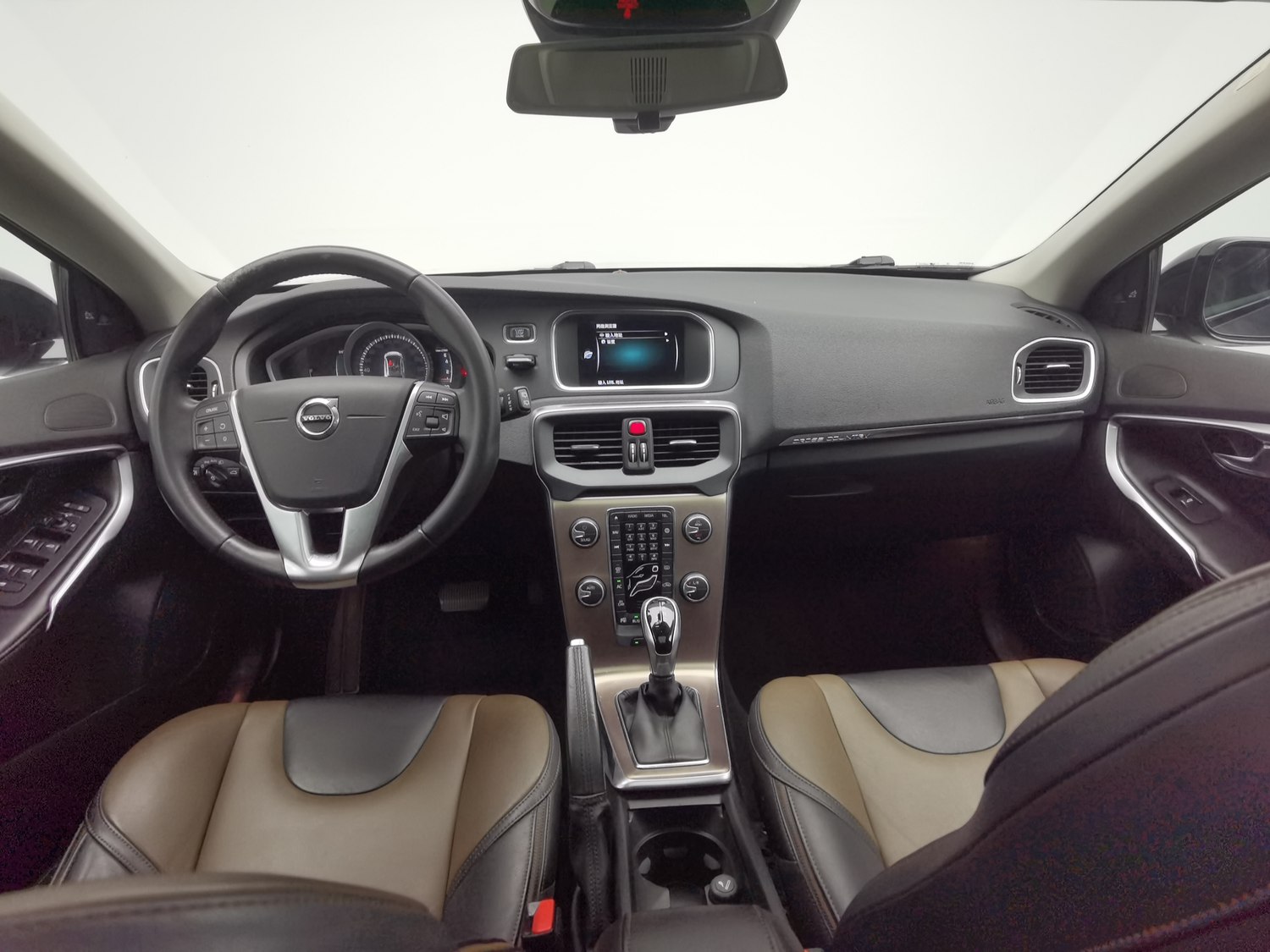 Used Volvo V40 2017 1.5 AT