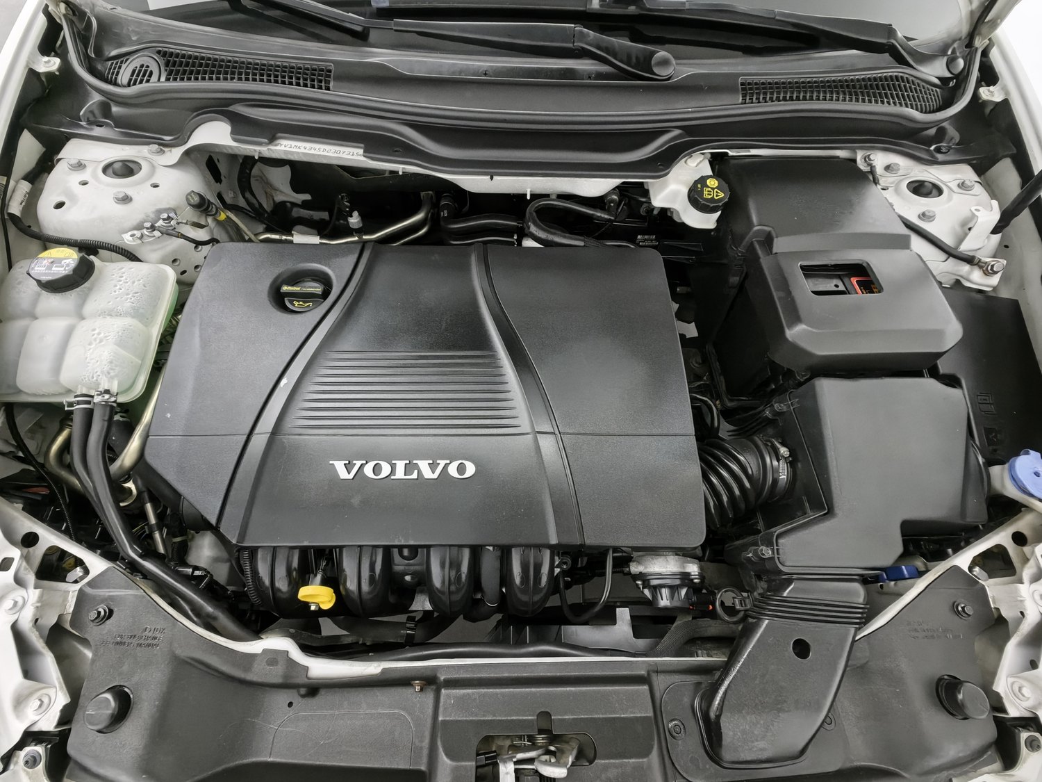 Used Volvo C30 2013 2.0 AT