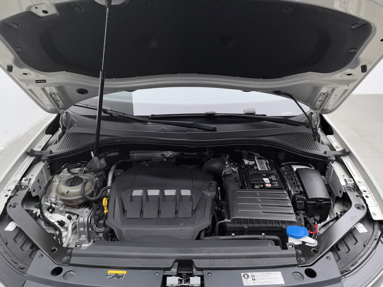 Used Volkswagen Tiguan L 2022 2.0 AT