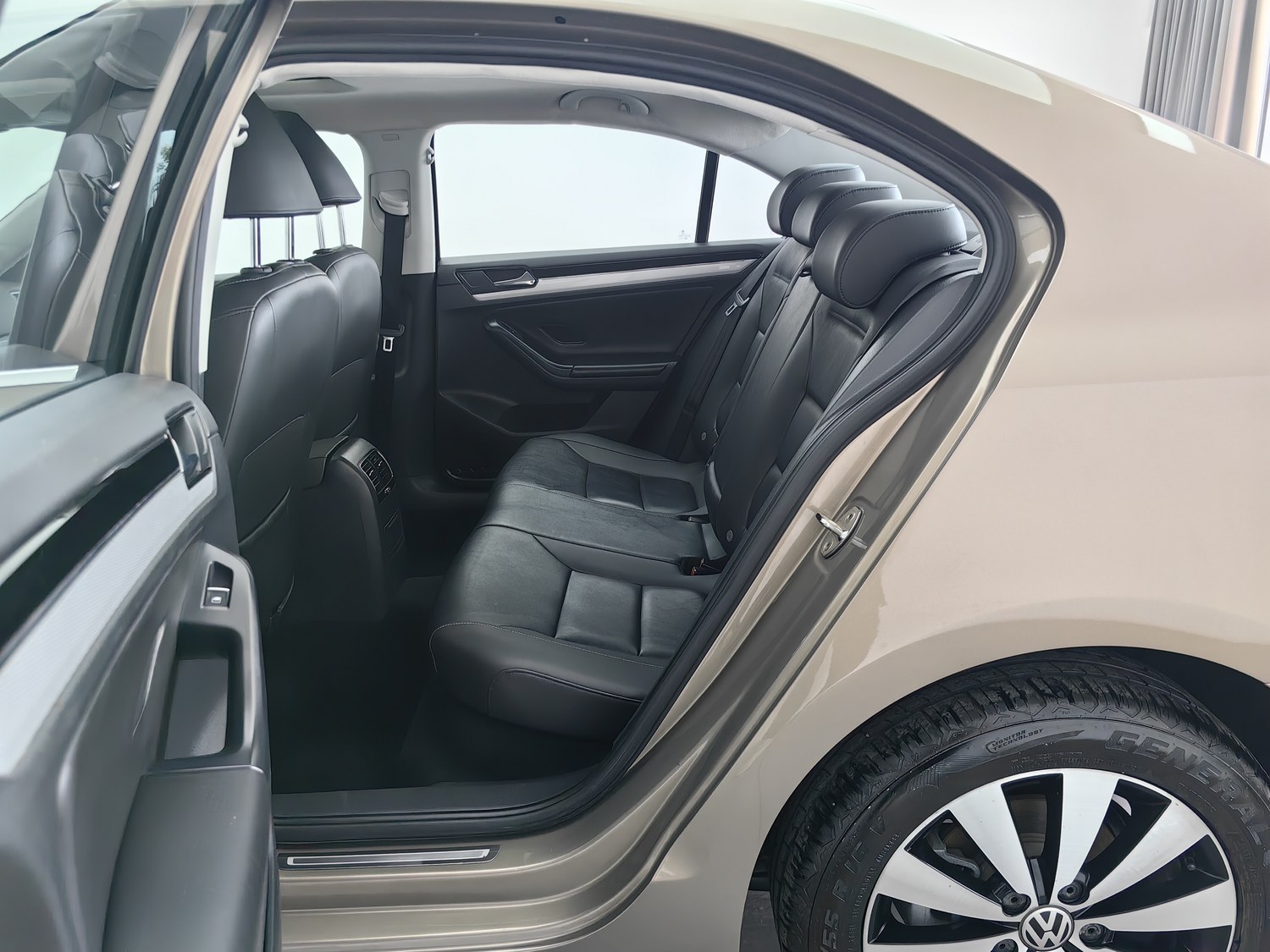 Used Volkswagen Sagitar 2017 1.4 AT