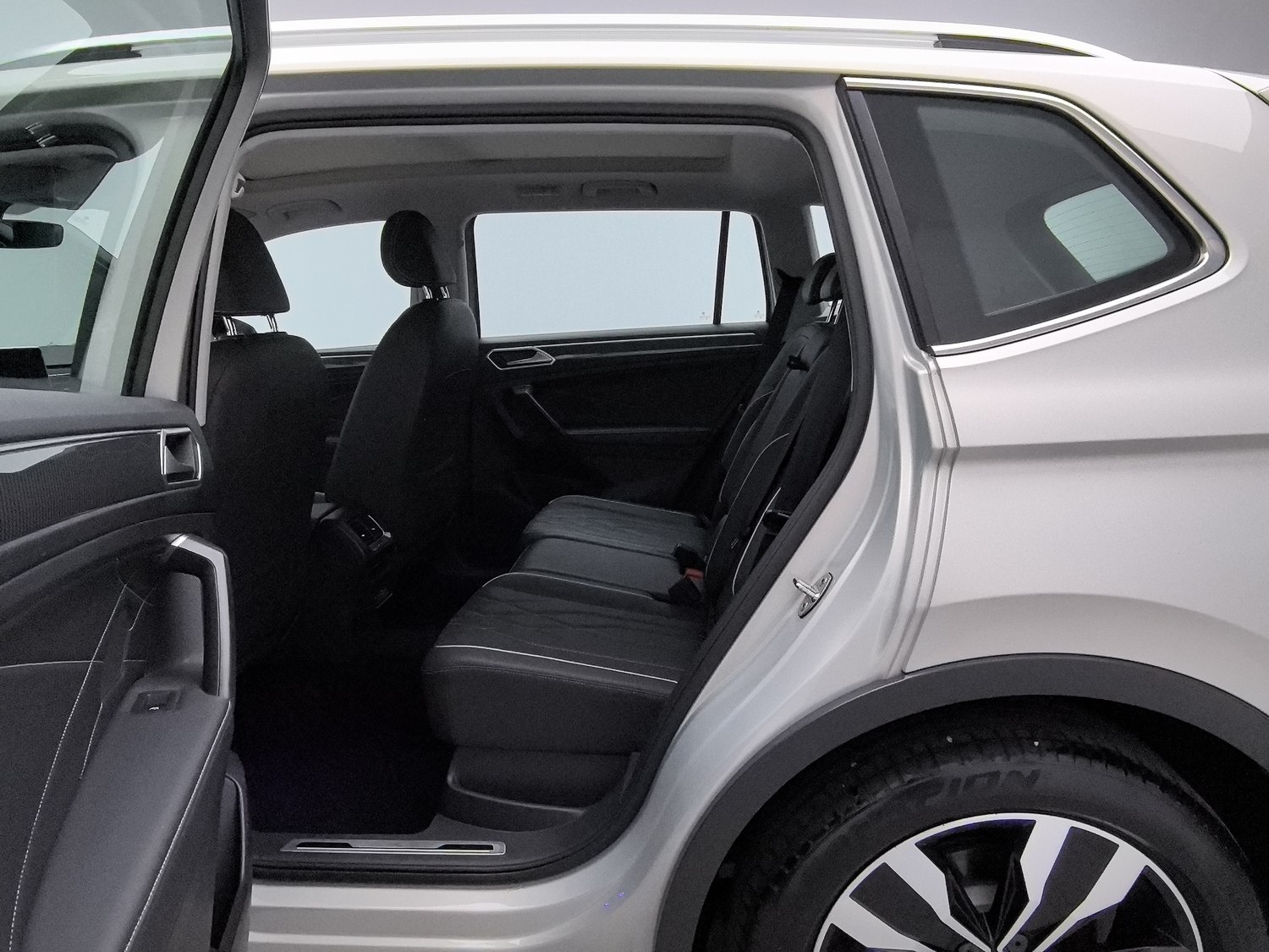 Used Volkswagen Tiguan L 2022 2.0 AT