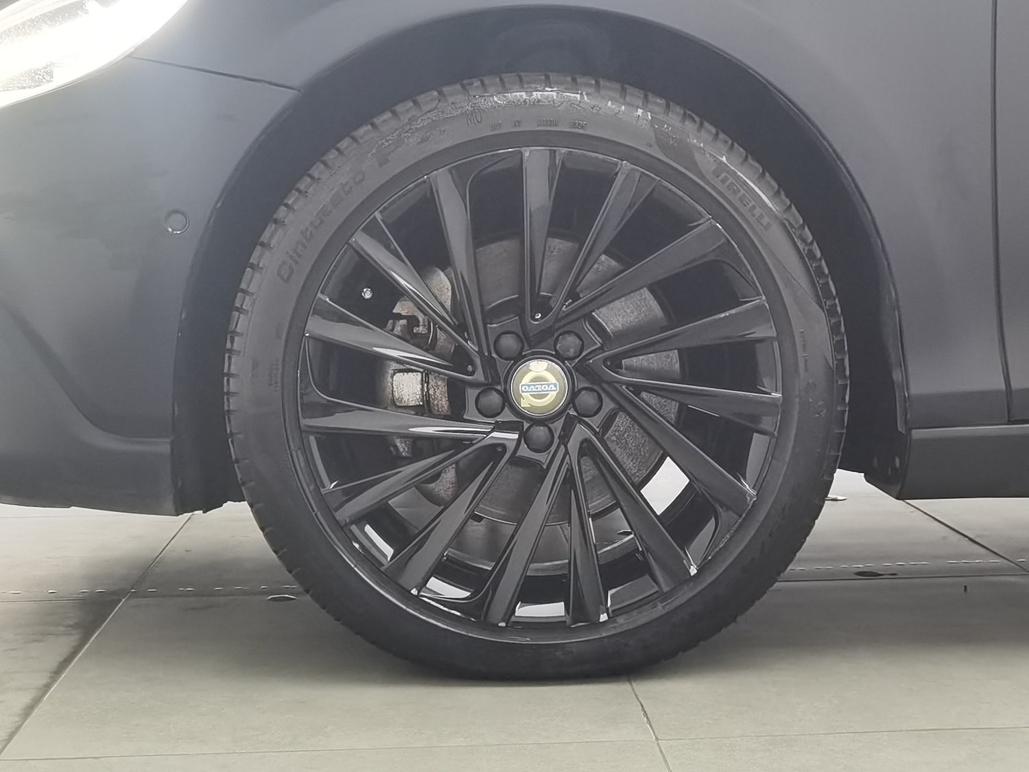 Used Volvo V40 2017 1.5 AT