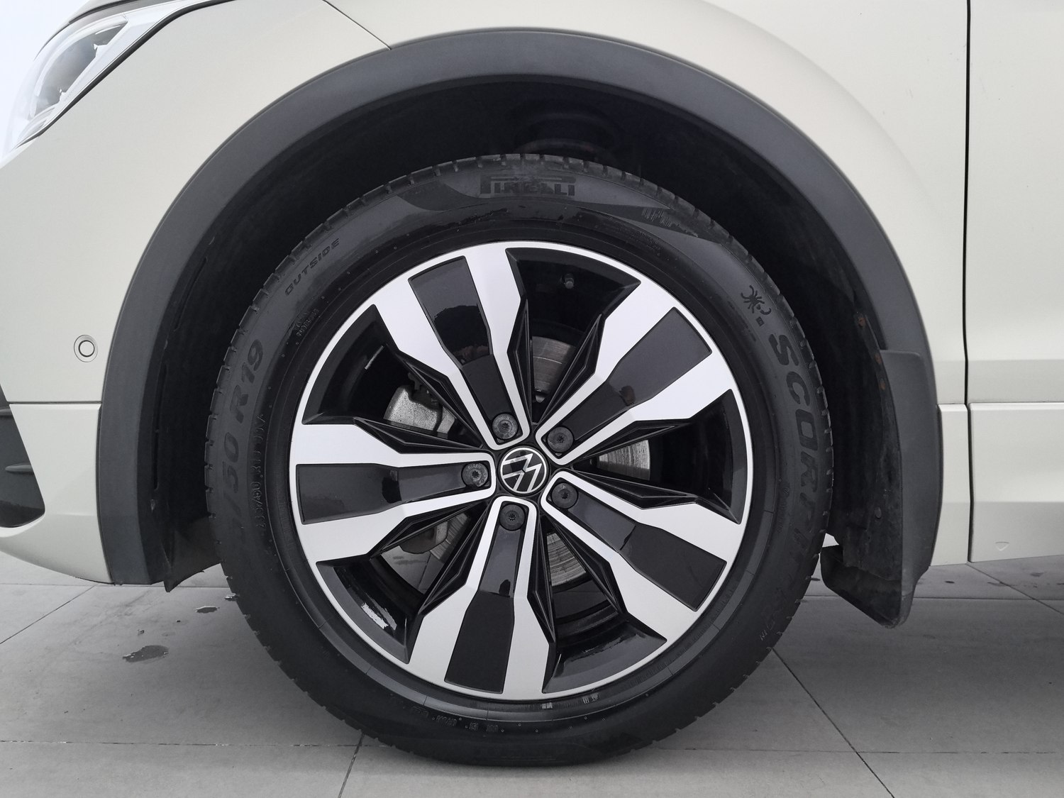 Used Volkswagen Tiguan L 2022 2.0 AT