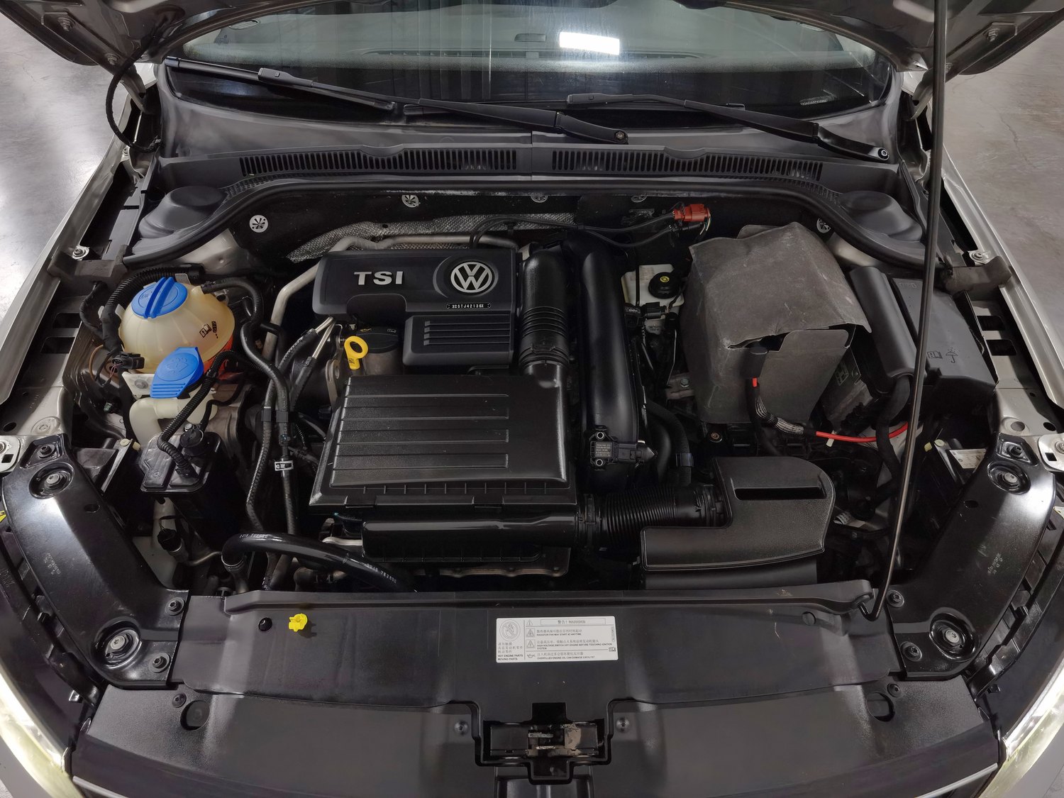 Used Volkswagen Sagitar 2015 1.4 AT