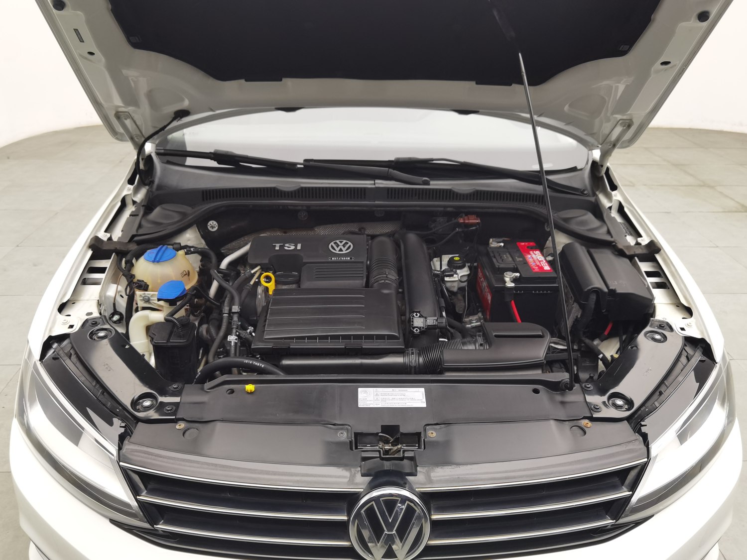 Used Volkswagen Sagitar 2015 1.4 AT
