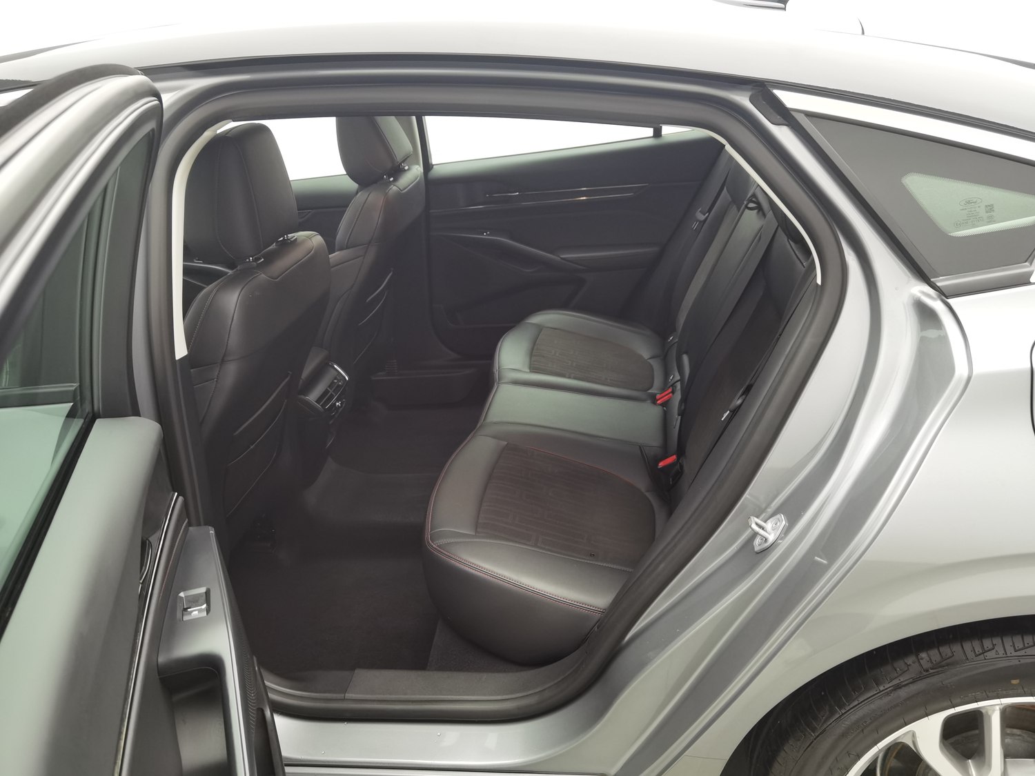 Used Ford Mondeo 2022 2.0 AT