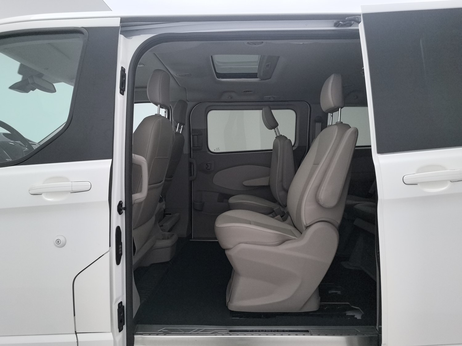 Used Ford Tourneo 2017 2.0 AT