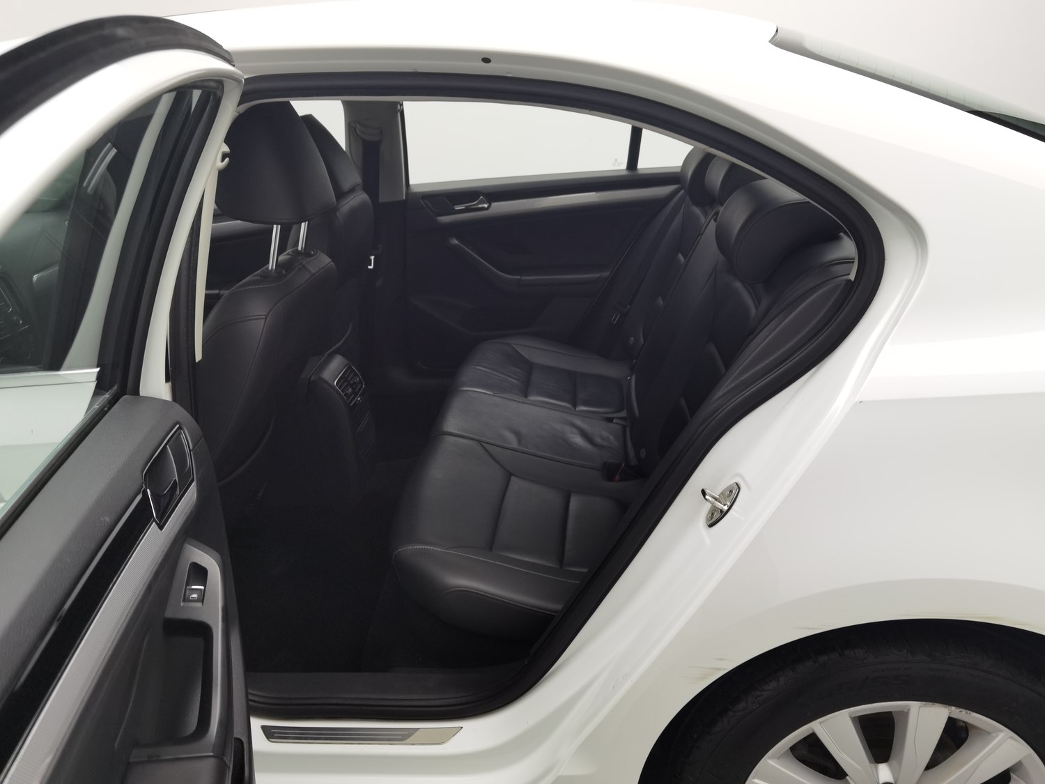 Used Volkswagen Sagitar 2015 1.4 AT