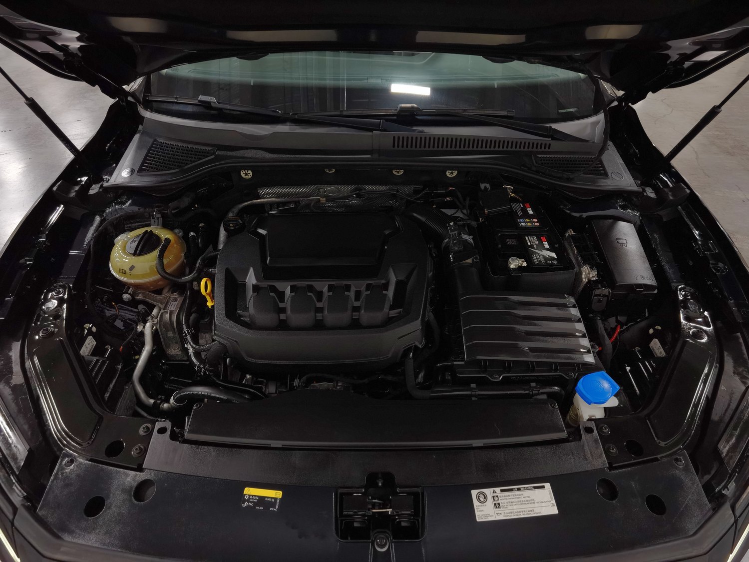 Used Volkswagen Passat 2023 2.0 AT