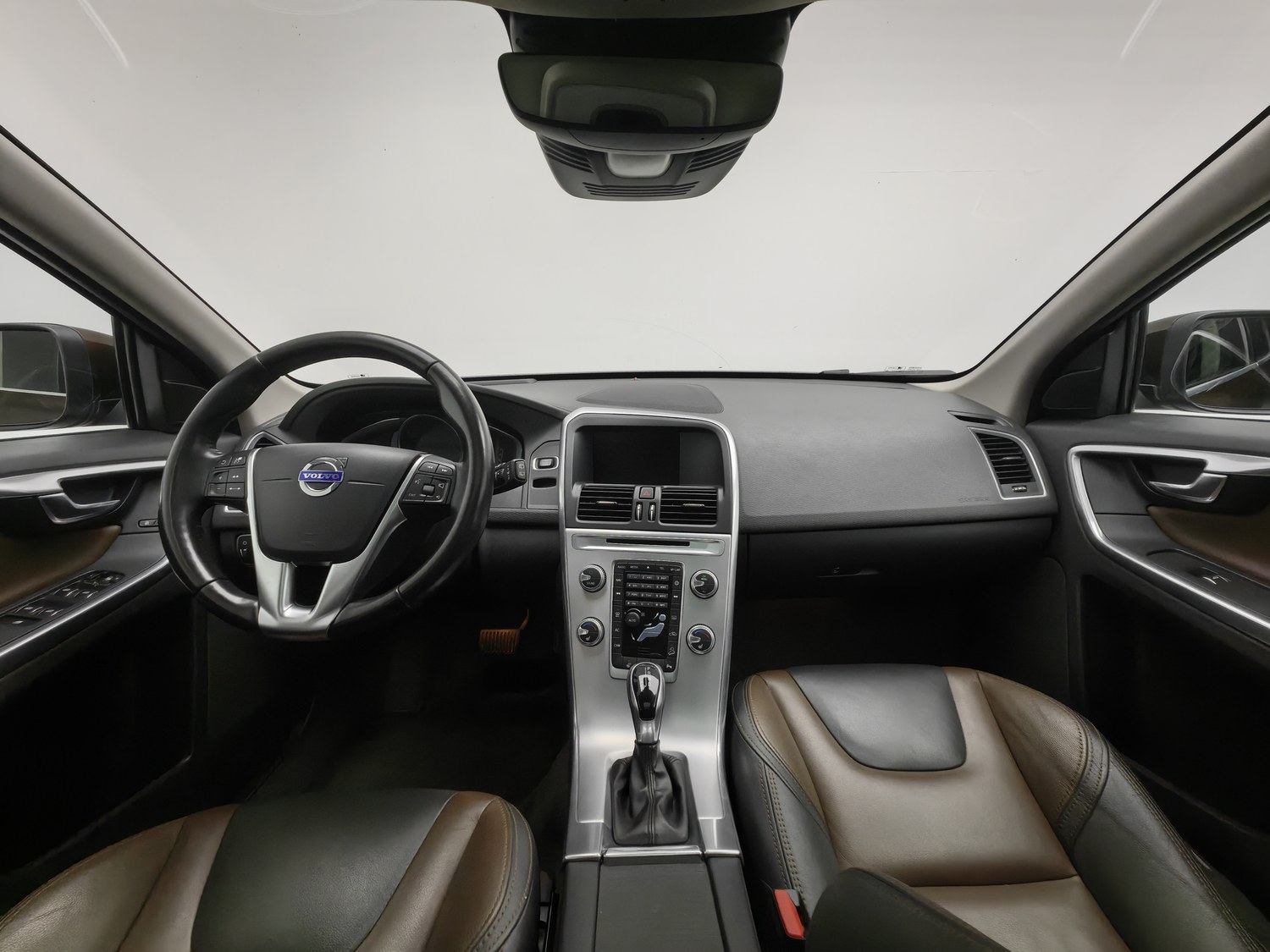 Used Volvo XC60 2017 2.0 AT