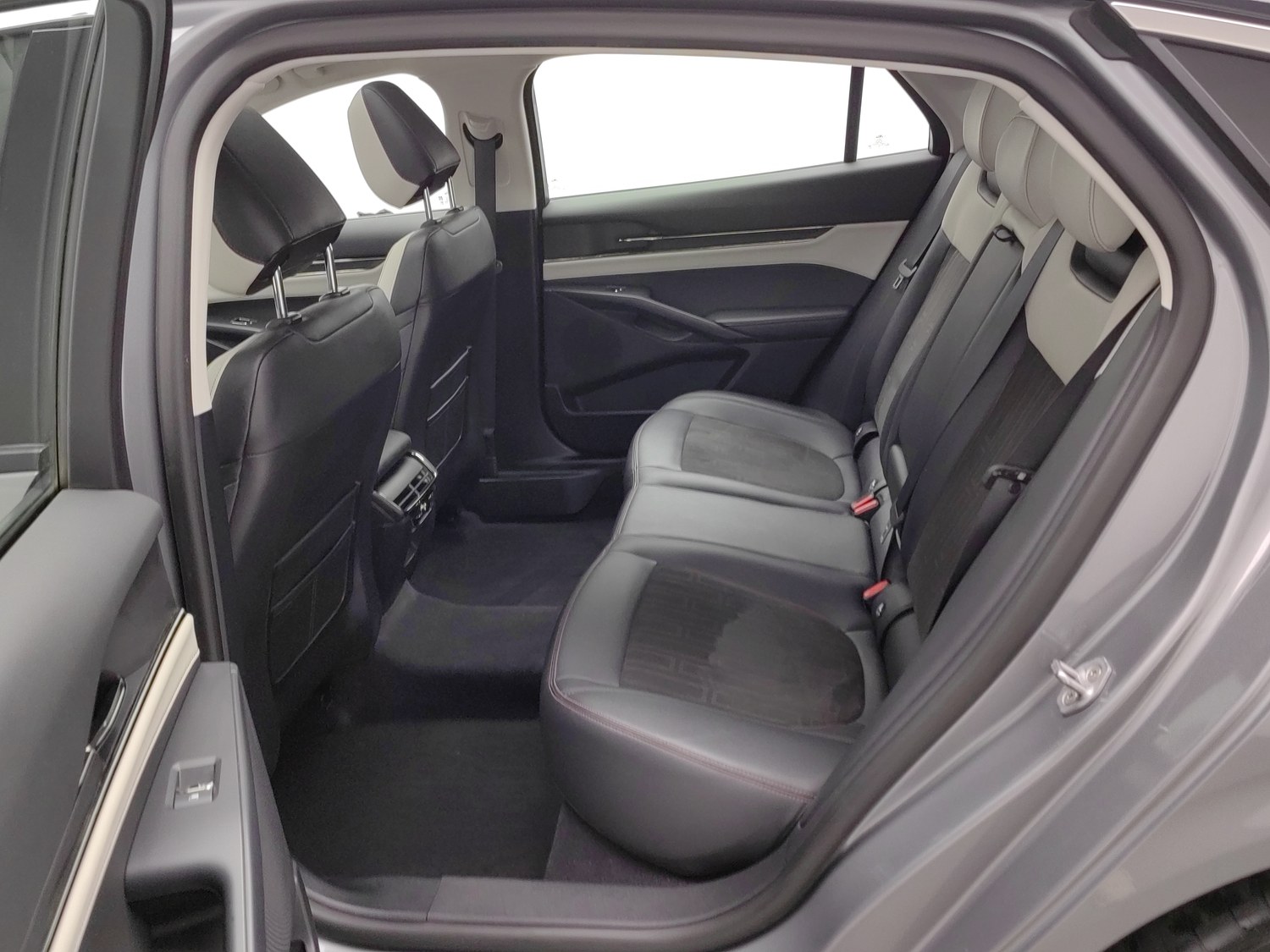 Used Ford Mondeo 2022 2.0 AT