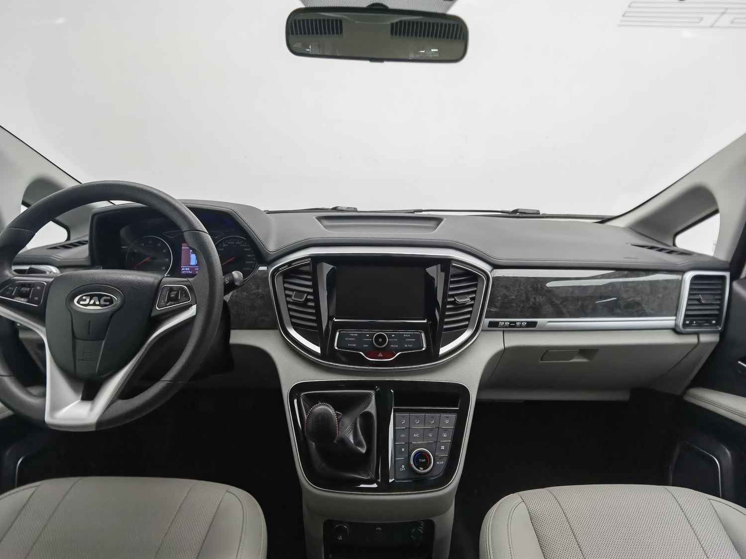 Used JAC Refine M4 2016 2.0 MT