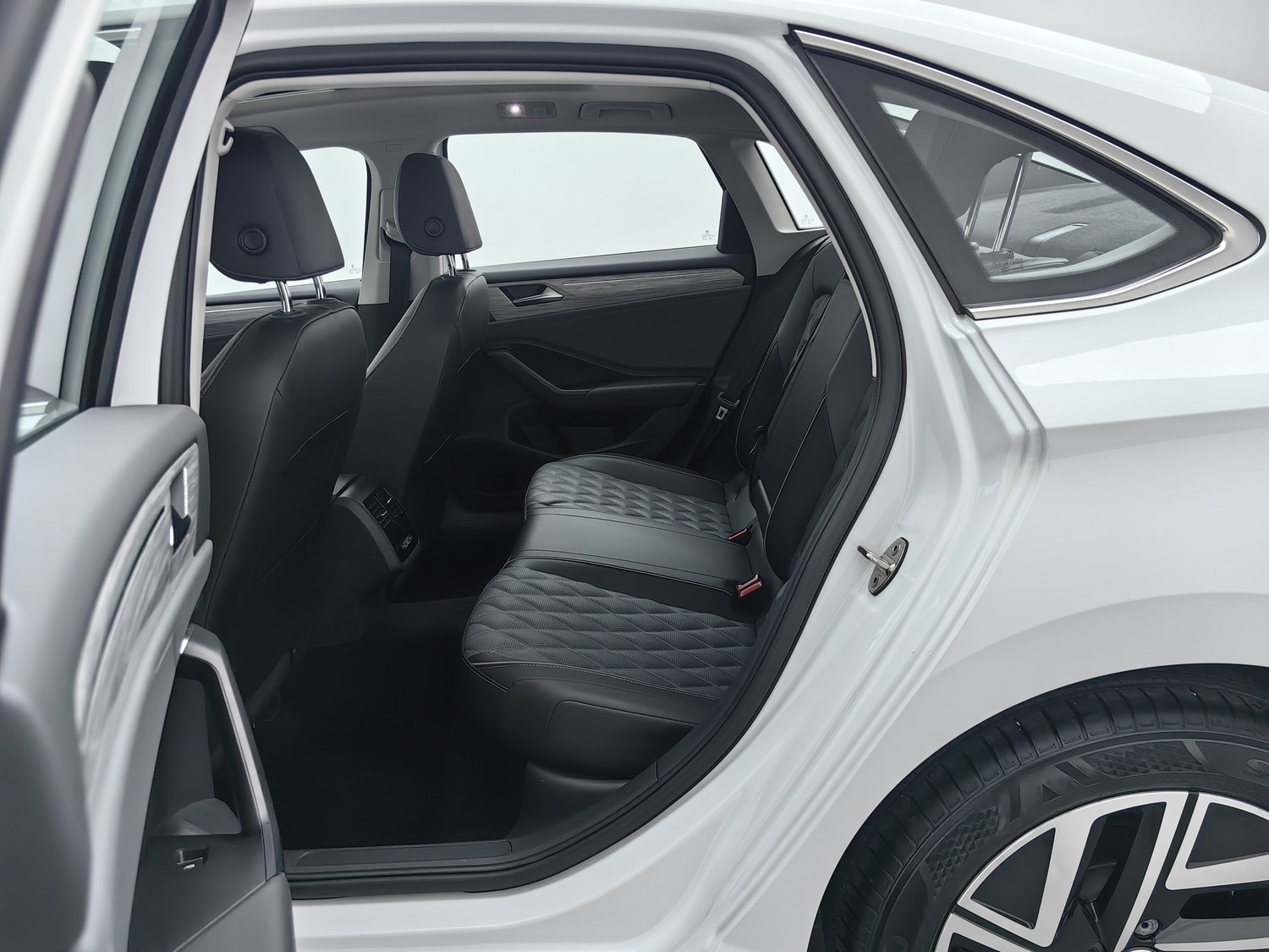 Used Volkswagen Sagitar 2023 1.5 AT
