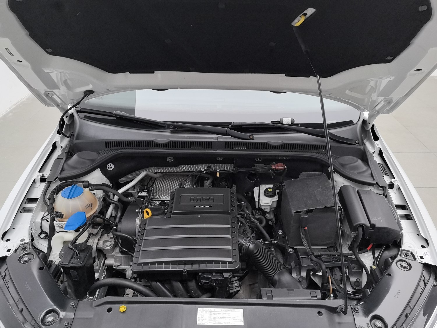 Used Volkswagen Sagitar 2015 1.6 MT