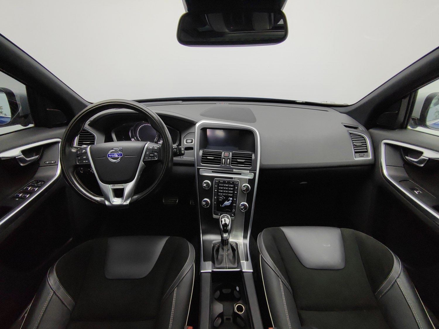 Used Volvo XC60 2017 2.0 AT
