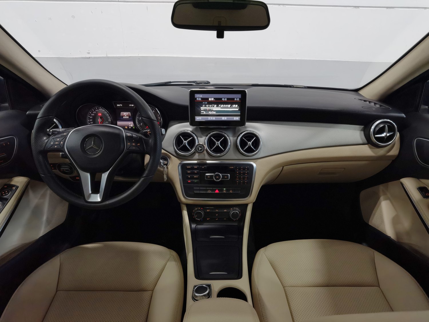 Used Mercedes-Benz GLA 2015 1.6 AT