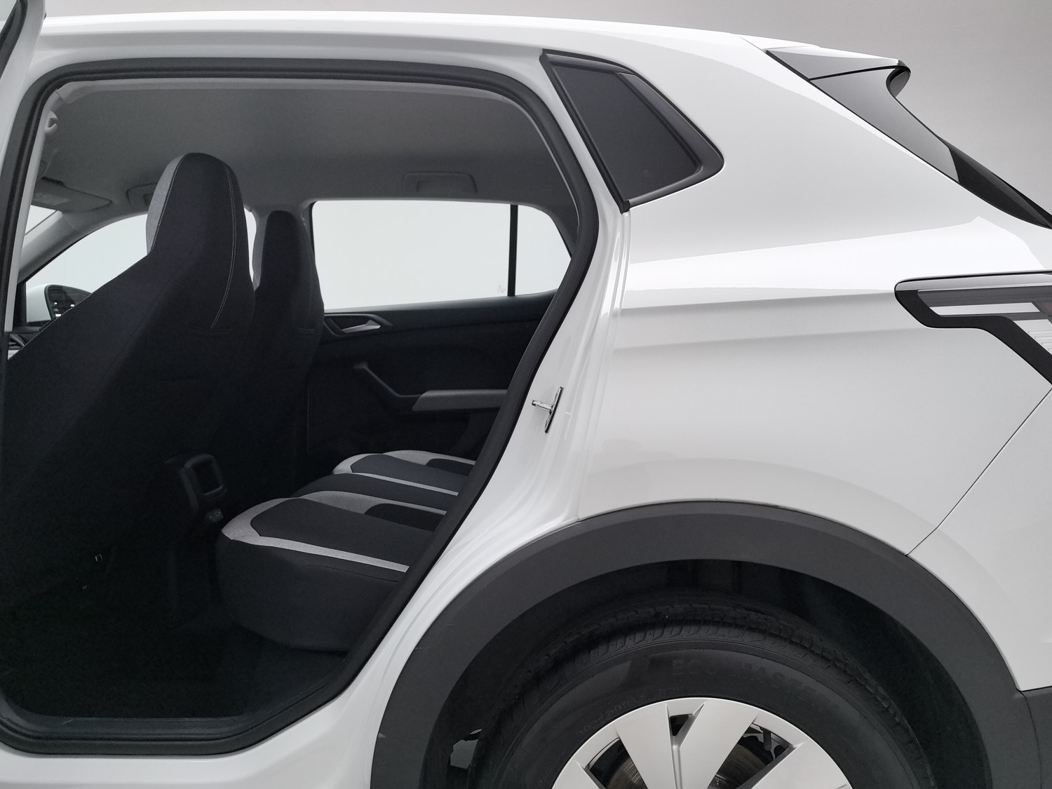 Used Volkswagen Tharu L 2025 1.5 AT