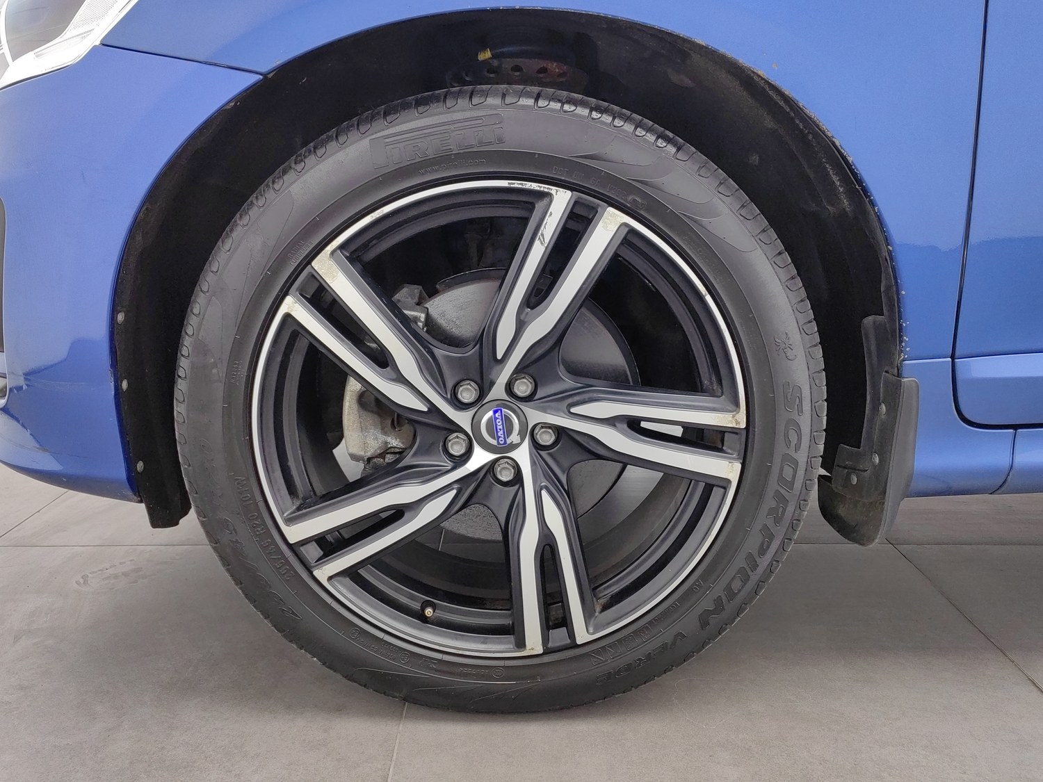 Used Volvo XC60 2017 2.0 AT